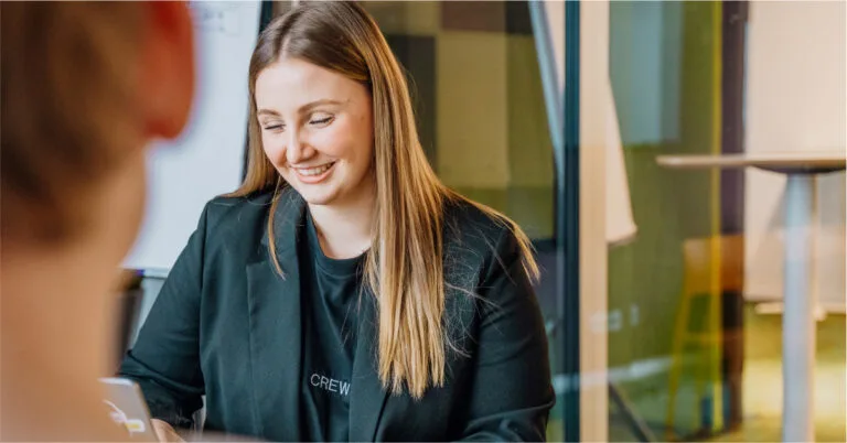 Transparentes Recruiting: Wie deine HR-Prozesse von zentraler und asynchroner Kommunikation profitieren